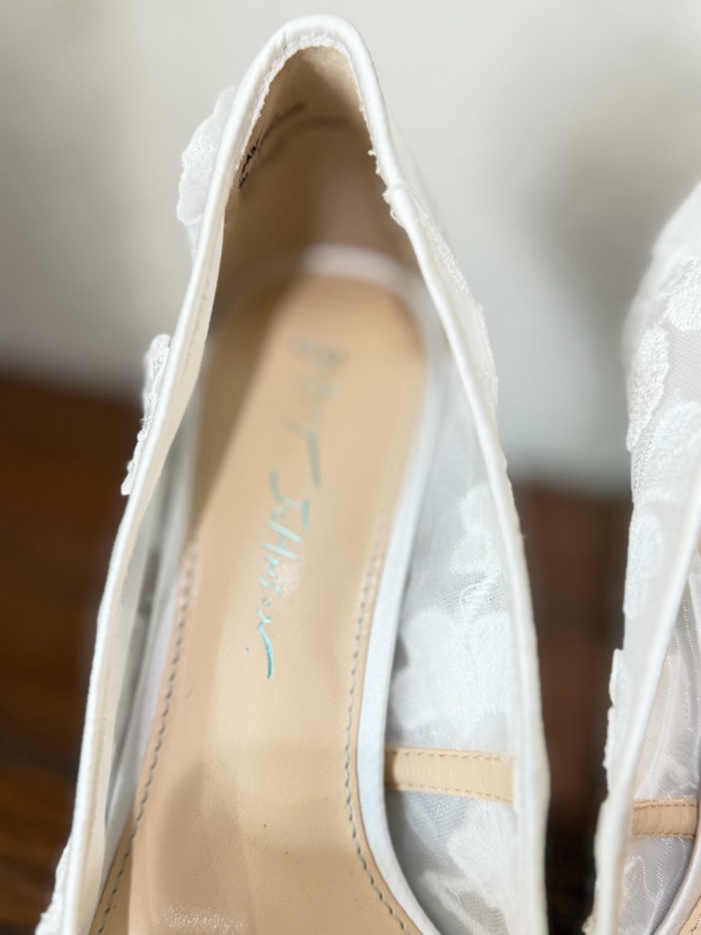 Betsey Johnson White Lace Floral Appliqué Pointed Stiletto Heels - Picture 16 of 16